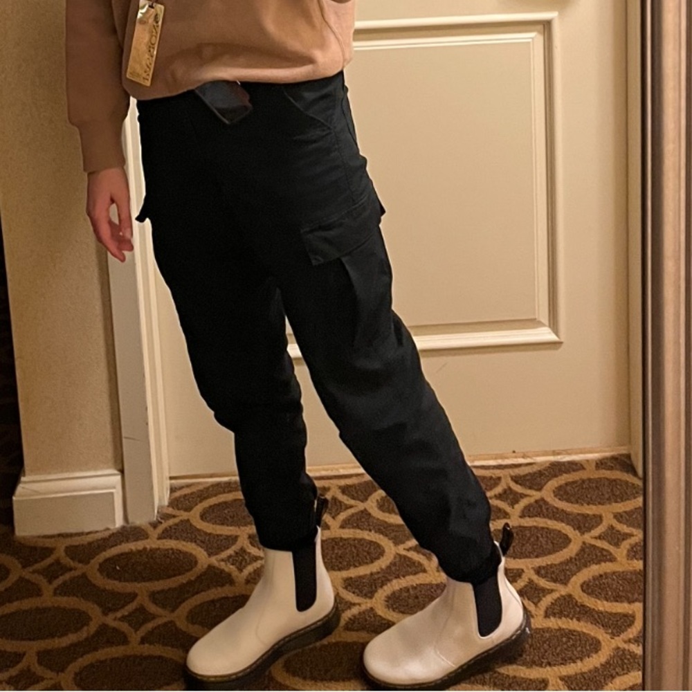 Black cargo joggers American Eagle size 2 Long